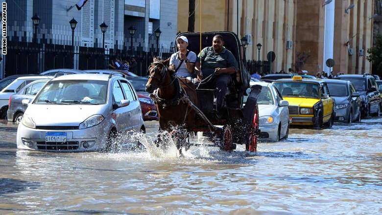 بعد "كارثة" الإسكندرية.. السيسي يأمر الحكومة بـ"التحسب" ومراجعة استراتيجية إدارة الأزمات