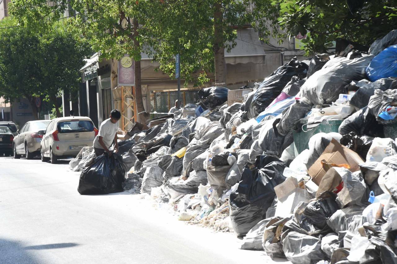 بالفيديو..ترحيل عبر البحر لنفايات لبنان!!