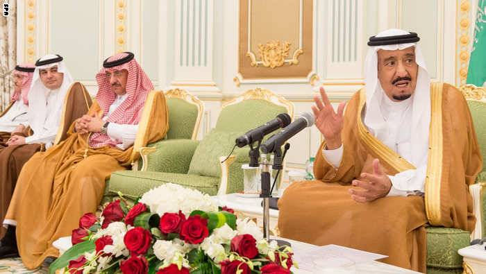 بالفيديو.. الملك سلمان للإعلاميين السعوديين: رحم الله من أهدى إلي عيوبي.. والتليفون مفتوح والأذن مفتوحة