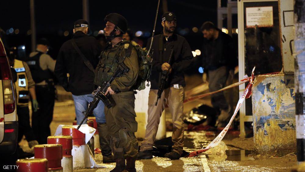 إسرائيل تقتل فلسطينيا وآخر يطعن 4 مستوطنين