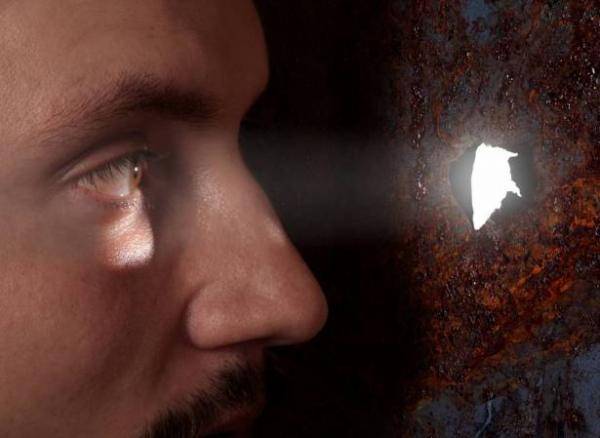 أمل استبدلت زوجها وأولادها بعاملٍ أجنبي... تفاصيل ليلة الهروب في أحضان العشيق