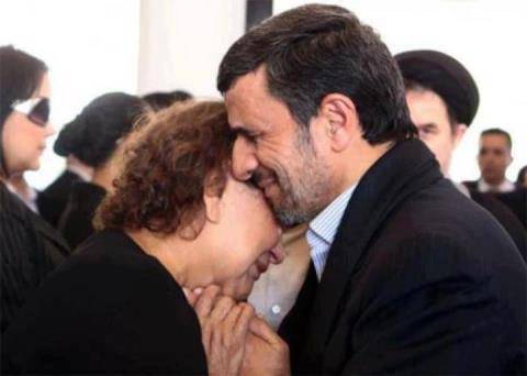 شاهد كيف بكى أحمدي نجاد على مرافقه