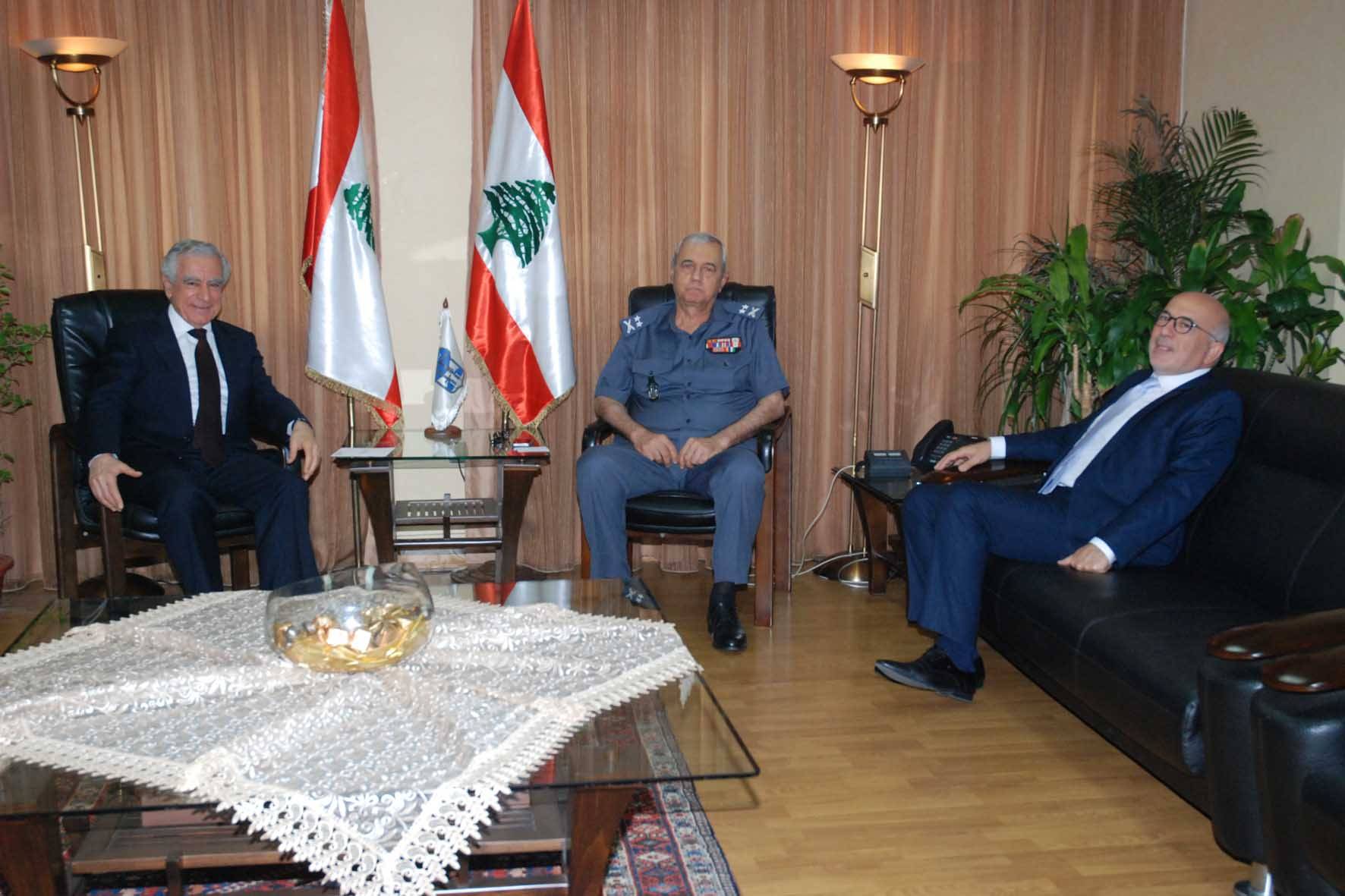 اللواء بصبوص "معزوم" على عشاء الـ LAU