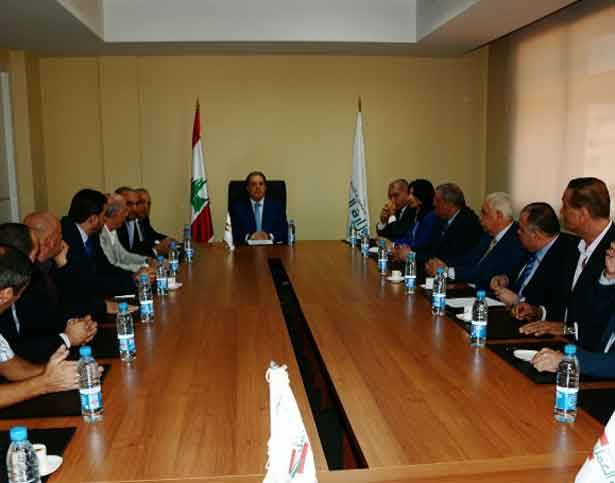 قزي تابع أوضاع شركات النقل :
لبننة المهنة يحد من البطالة