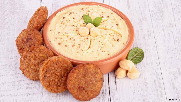 لتخفيض الوزن عليك بالفلافل والبطاطا والتمر والنشويات