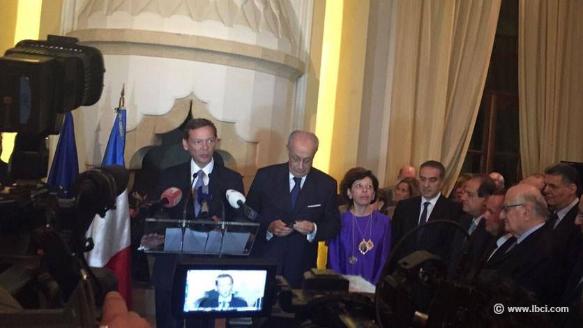 السفارة الفرنسية تقلد وسام أبي صعب وسام الشرف