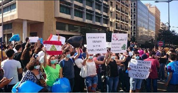 الحراك الشعبي يدعو الى مسيرة "ضدّ المرض"
