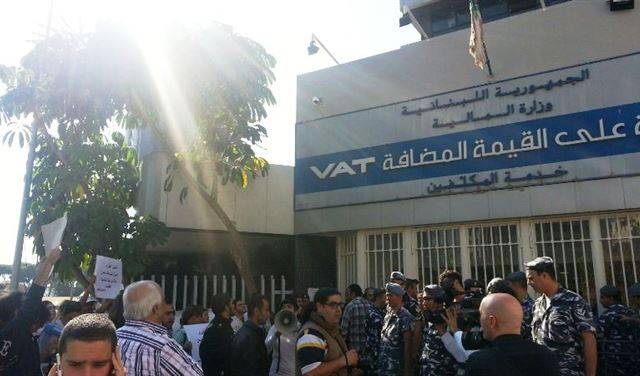 تطويق إشكال بين المعتصمين امام T.V.A في العدلية