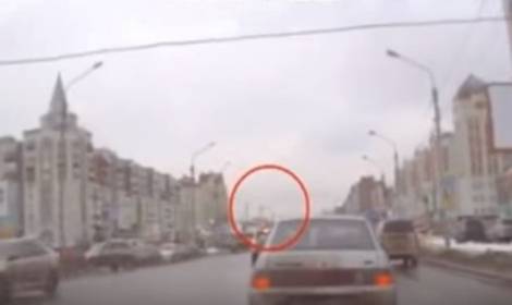 بالفيديو.. وفاة عائلة بأكملها بعد سقوط رافعة على سيارتهم
