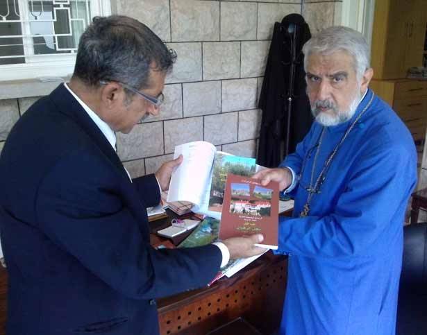 أبرص عرض مؤلفاته
في لقاء إعلامي في صور