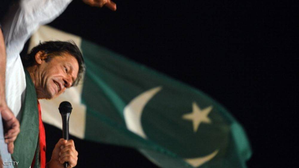 عمران خان ينفصل عن زوجته