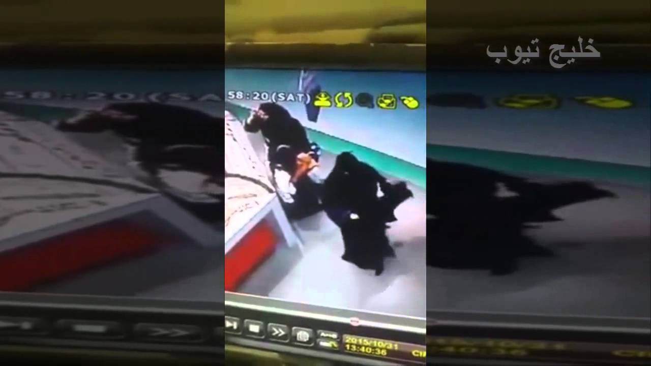 فيديو: أسرع سرقة في العالم من امرأة منقبة لأخرى في أحد مولات الرياض