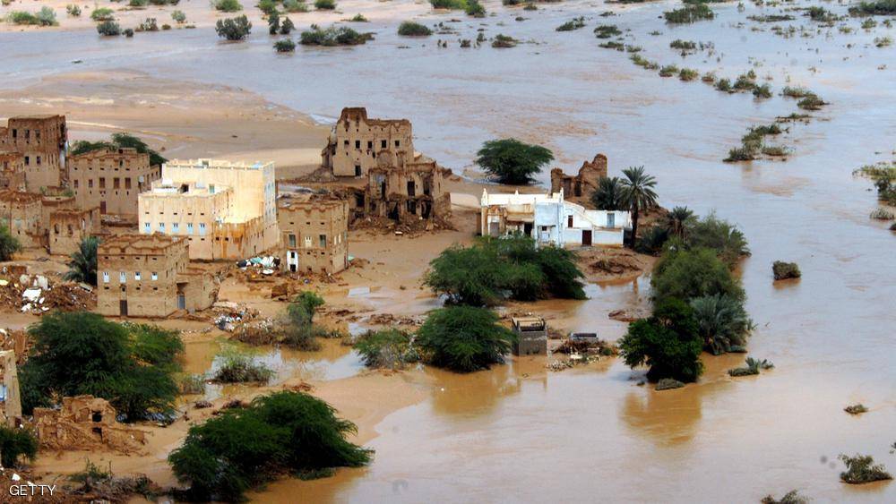إعصار "شابالا" يدفع الآلاف بحضرموت للنزوح
