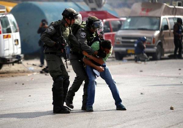 قوات الاحتلال تعتقل شابًا فلسطينيًا بزعم ضلوعه في عملية طعن