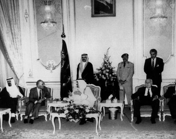هل بدأ العد العكسي لـ«مؤتمر جديد»؟