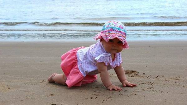 صور مؤثرة .. اللحظات الأخيرة لأصغر راكبة في الطائرة الروسية المنكوبة