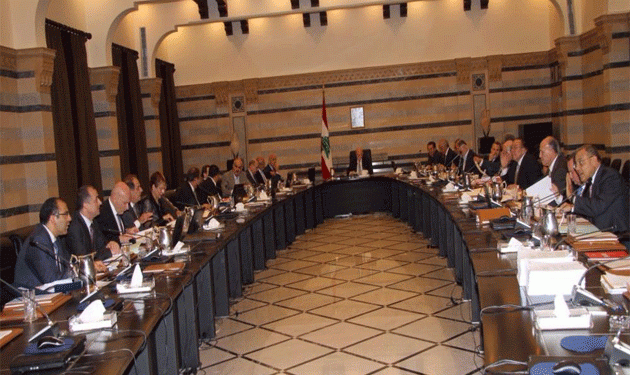 حل إستثنائي لأزمة الرواتب والنفايات على الطريق