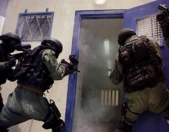 الاحتلال الاسرائيلي يقتحم قسم 10 في سجن النقب الصهيوني