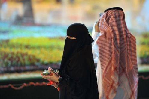 أب يؤدب ابنته بتزويج زوجها