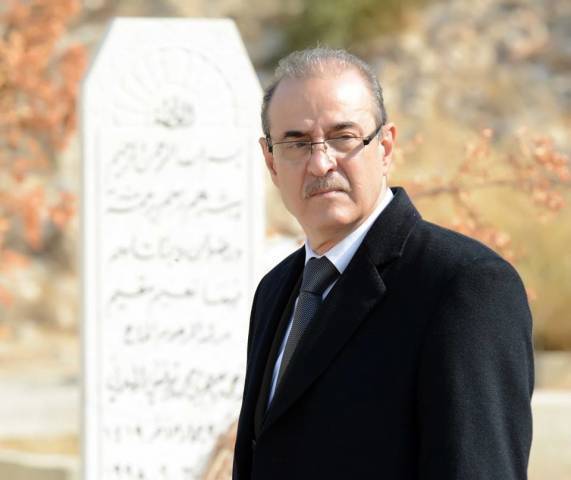 " بسام كوسا" في مقبرة "دمّر" في دمشق