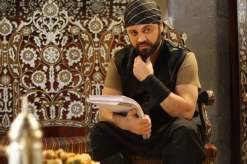 فاتح سلمان يبحث عن عصابة فيها صبايا وشباب