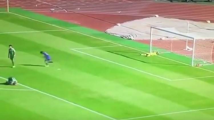 بالفيديو... هدف "خيالي" من المرمى إلى الثاني من دون أن تلمس الكرة الأرض