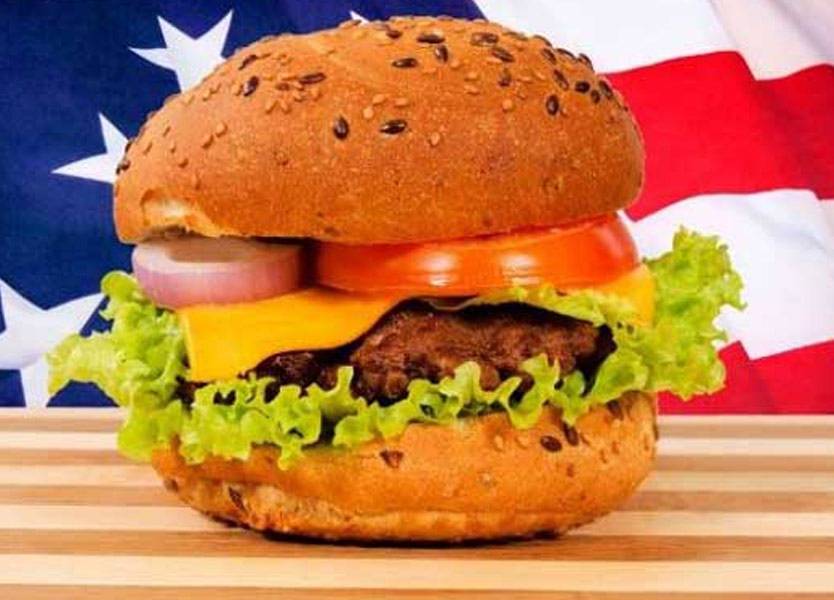ترك حفيدته في الصحراء.. وذهب لتناول "الهمبرغر"