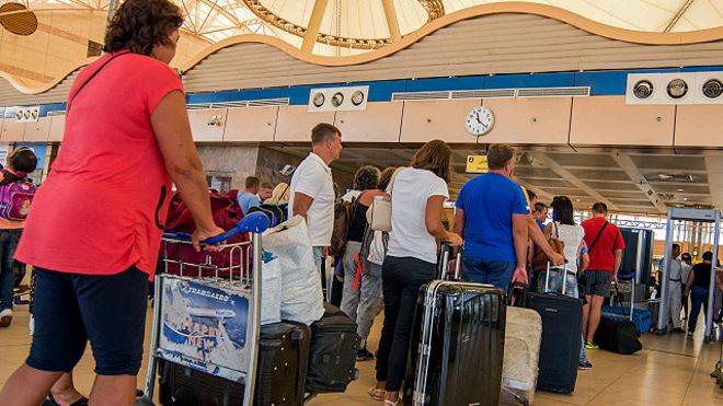تأخر الرحلات من سيناء إلى بريطانيا وسط مخاوف من تعرض الطائرة الروسية لتفجير