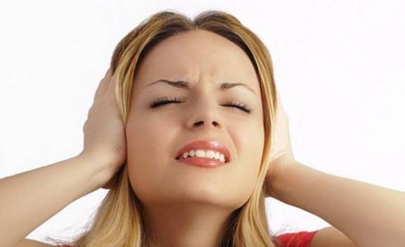 كيف تتخلص من وجود الماء في أذنيك؟