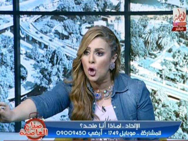 بالفيديو: مذيعة تطرد ضيفها على الهواء… والسبب؟