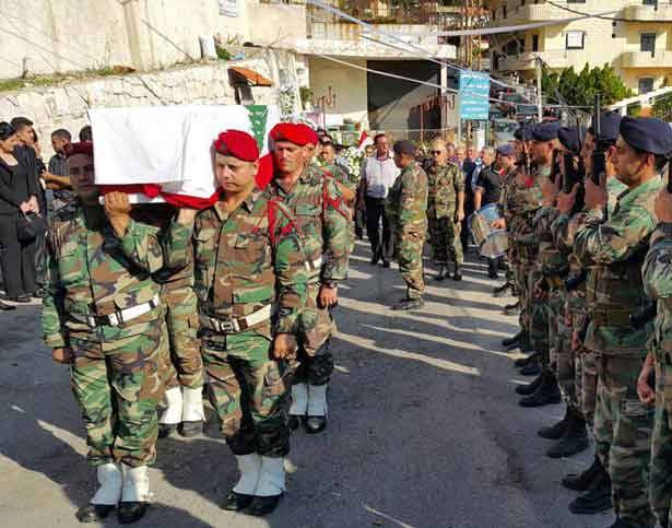 بقرزلا والشيخ محمد ودعتا الشهيدين خــــــوري
والرحباوي وســـط الدموع والزغاريد ونثر الــــورود