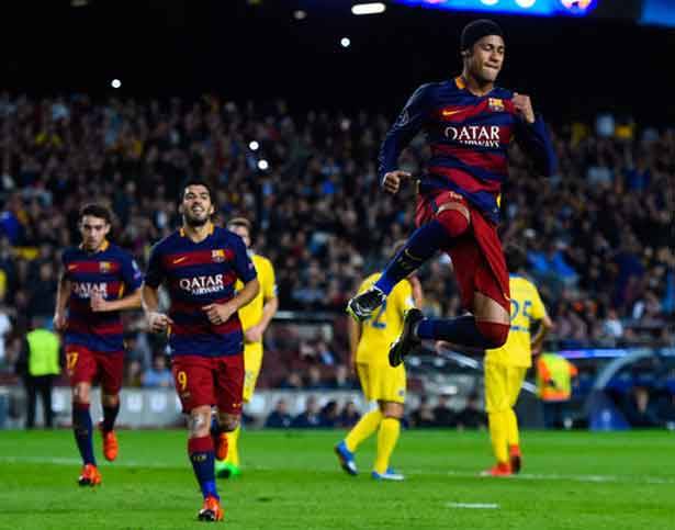 دوري أبطال أوروبا في كرة القدم : برشلونة (3-0) وبايرن ميونيخ (5-1) وتشلسي (2-1)