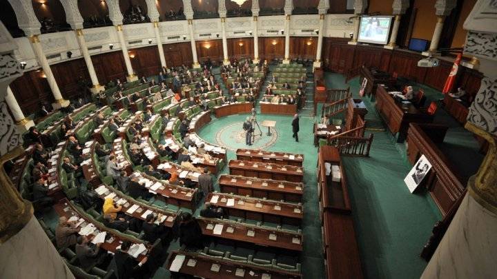 30 نائبا يعلقون عضويتهم في حزب "نداء تونس" ويهددون بالاستقالة