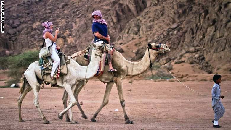 خبراء: احتمال سقوط الطائرة الروسية بقنبلة يمكن أن يكون "كارثة" للسياحة المصرية