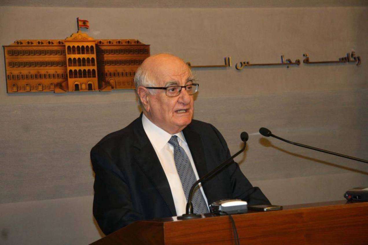 جريج: اننا لن نتخذ أي قرار قبل إنهاء الدراسة القانونية