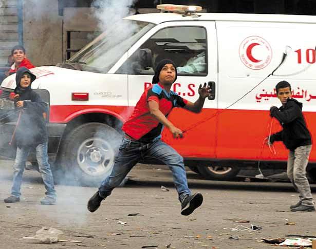 6500 أسير فلسطيني
والاعتقالات يومية