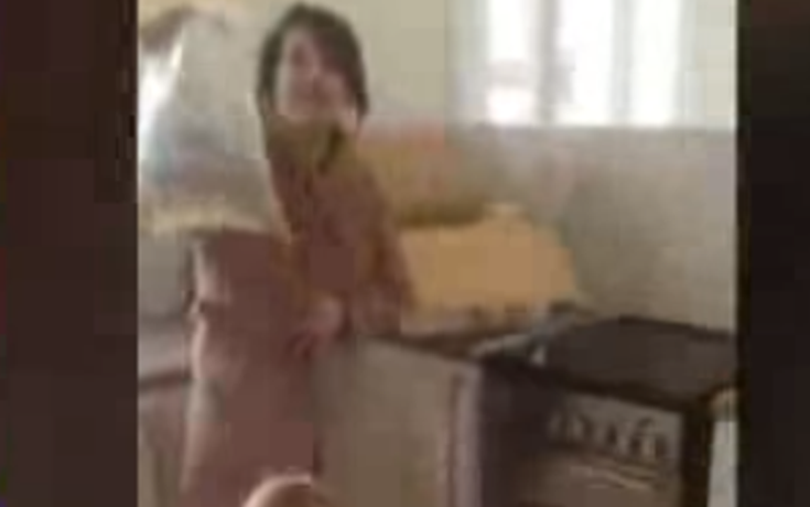 بالفيديو: طلبت طاولة...فأنظروا على ماذا حصلت!