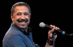 الشاب خالد يُرشق بالحجارة ويضطر للإنسحاب من حفله