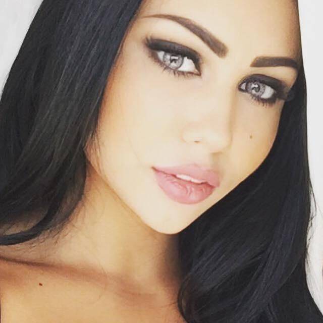 ما سر شباب بشرة شبيهة هيفاء وهبي