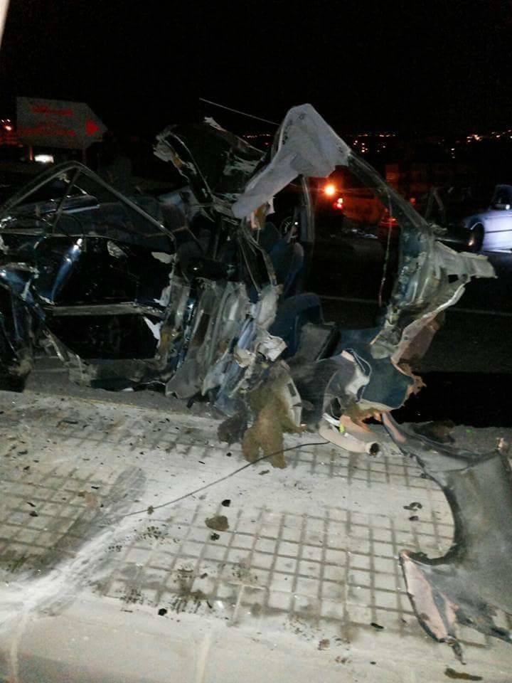 بالصور.. لن تصدّقوا: إنشطرت سيارته إلى نصفين ونجا!