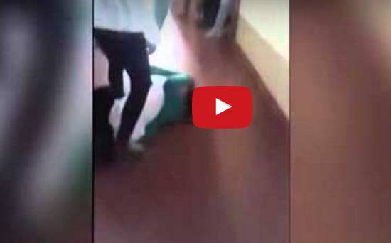 بالفيديو.. لقطات مروعة لطالبة تضرب زميلتها بعد نشر صور لها