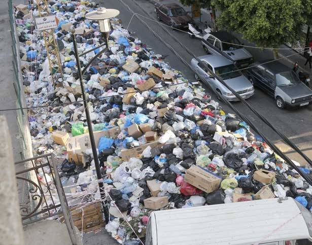 النفايات ما بين الترحيل والطمر بالقوة
