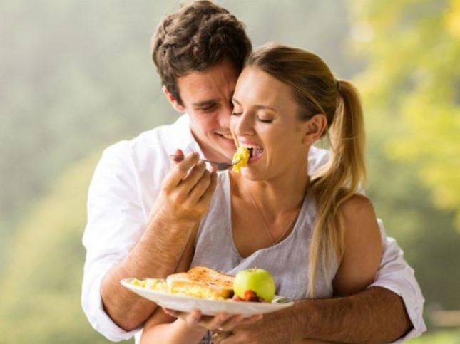 4 خرافات غذائية متداولة لا أساس لها من الصحة