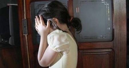 شاب يغتصب فتاة صغيرة و تنجنب  منة طفلا غير مكتمل