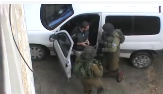 بالفيديو: الكاميرا تنقذ شابًا فلسطينيًا من الإعدام