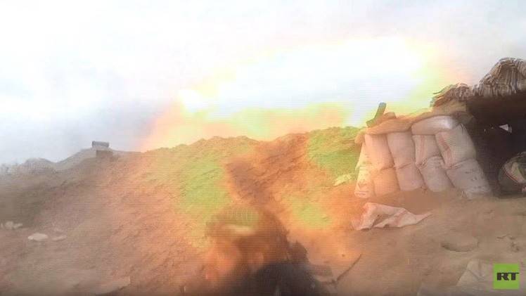 بالفيديو.. قذيفة لقوات الجيش السوري تقتل ناشطا ميدانيا معارضا خلال إجرائه مقابلة
