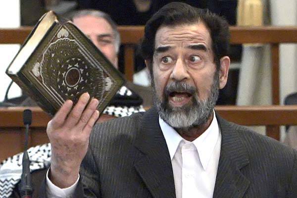 نبشوا قبر صدام حسين شاهد ماذا وجدوا فيه!!