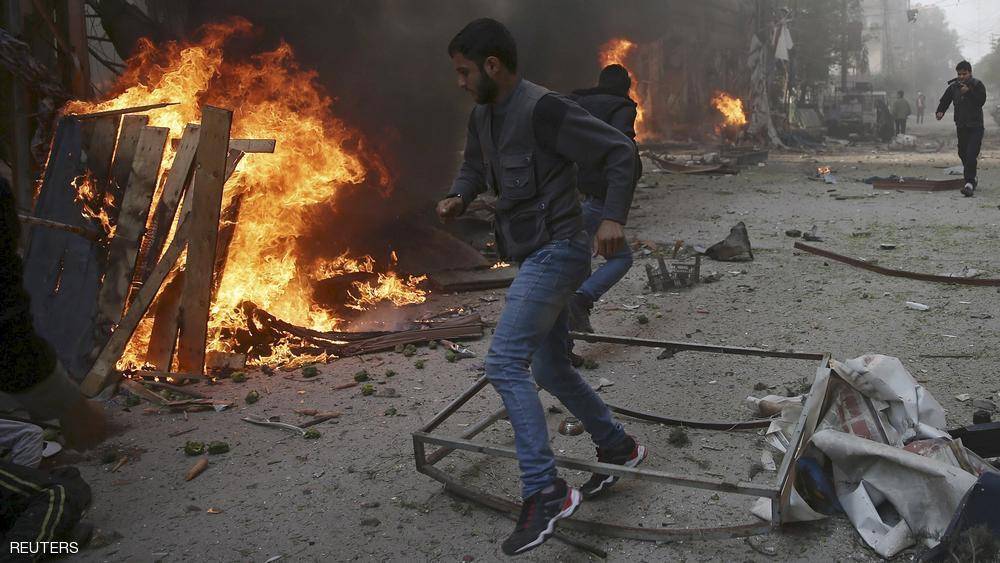 عشرات القتلى في دوما وغارات على حلب