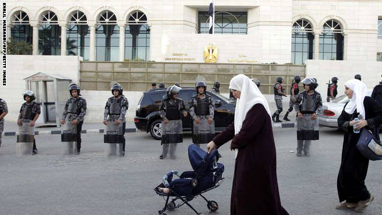 احتجاجات أمام سفارة مصر بعمان بعد مقتل وإصابة 3 مصريين في "جرائم جنائية" بالأردن