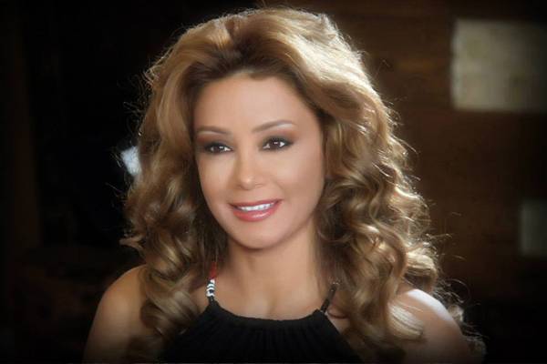 كاريس بشّار بفستان الزفاف مرة أخرى.. خمنّوا من العريس؟